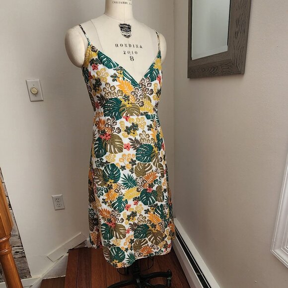 LOFT Dresses & Skirts - LOFT Wrapped Beach Dress Size S